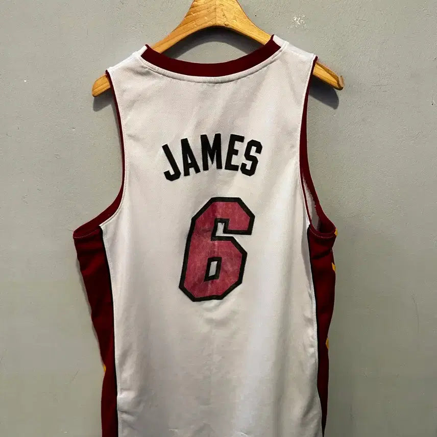 [BUNJANG] Adidas HEAT James Sleeveless Top / 아디다스 정품 HEAT 제임스 나시