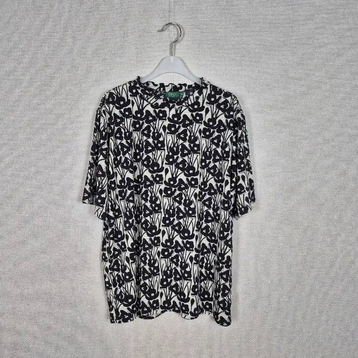 [BUNJANG] Black Floral Pattern Short Sleeve T-Shirt (Size 3L) / 