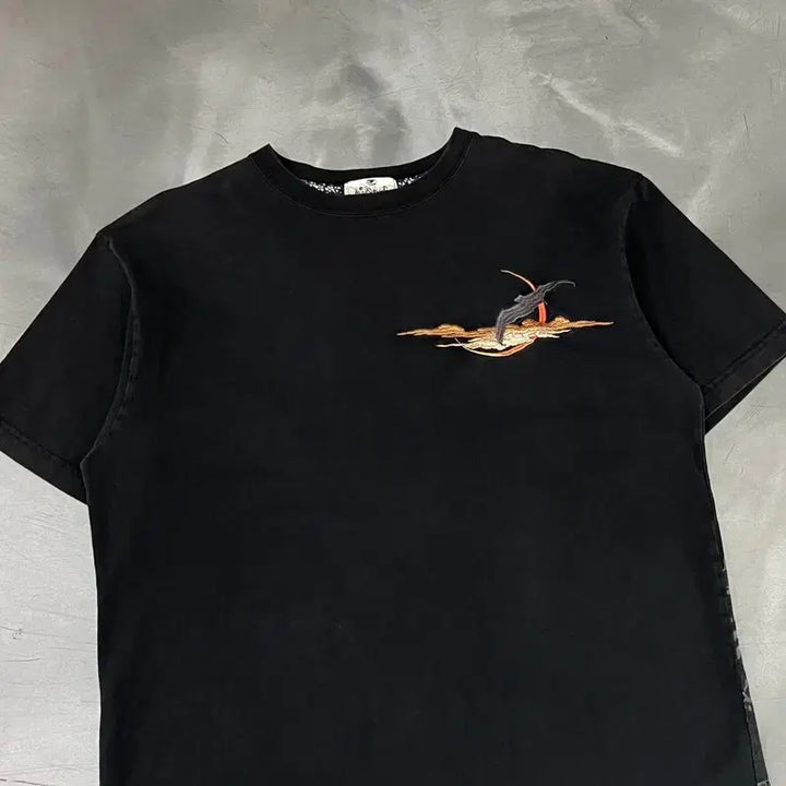 [BUNJANG] Karakuri Tamashii Embroidered Graphic T-Shirt / 카라쿠리 타마시 자수 프린팅 반팔티 y16618