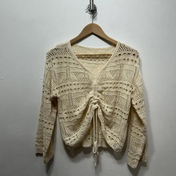 [BUNJANG] Ivory Crochet Shirring Knit Cardigan / 아이보리 크로셰 펀칭 셔링 니트 가디건