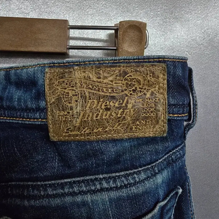 [BUNJANG] Diesel Washed Denim Jeans / 디젤 워싱 데님 청바지