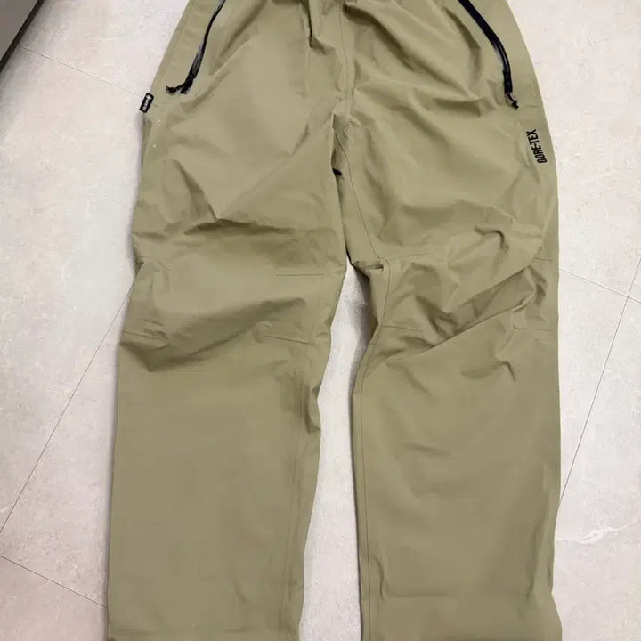 [BUNJANG] thisisneverthat GORE-TEX Pants Khaki / 디스이즈네버댓 고어텍스 팬츠 카키