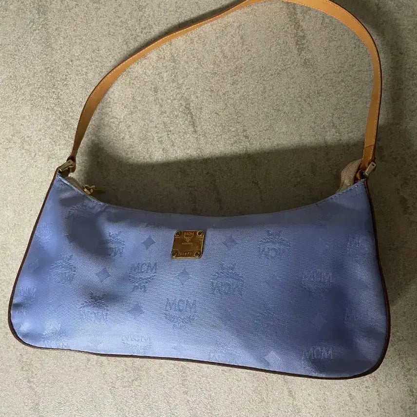 [BUNJANG] MCM Logo Shoulder Bag Sky Blue Made in Germany Leather Jacquard / {정품}MCM 로고 숄더백 하늘색 메이드인 저머니! (택 없음