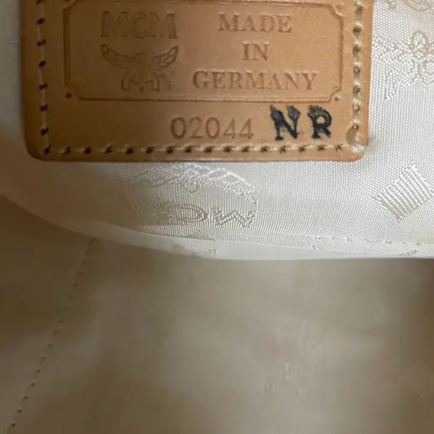 [BUNJANG] MCM Logo Shoulder Bag Sky Blue Made in Germany Leather Jacquard / {정품}MCM 로고 숄더백 하늘색 메이드인 저머니! (택 없음