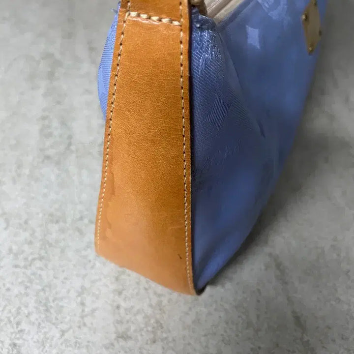 [BUNJANG] MCM Logo Shoulder Bag Sky Blue Made in Germany Leather Jacquard / {정품}MCM 로고 숄더백 하늘색 메이드인 저머니! (택 없음
