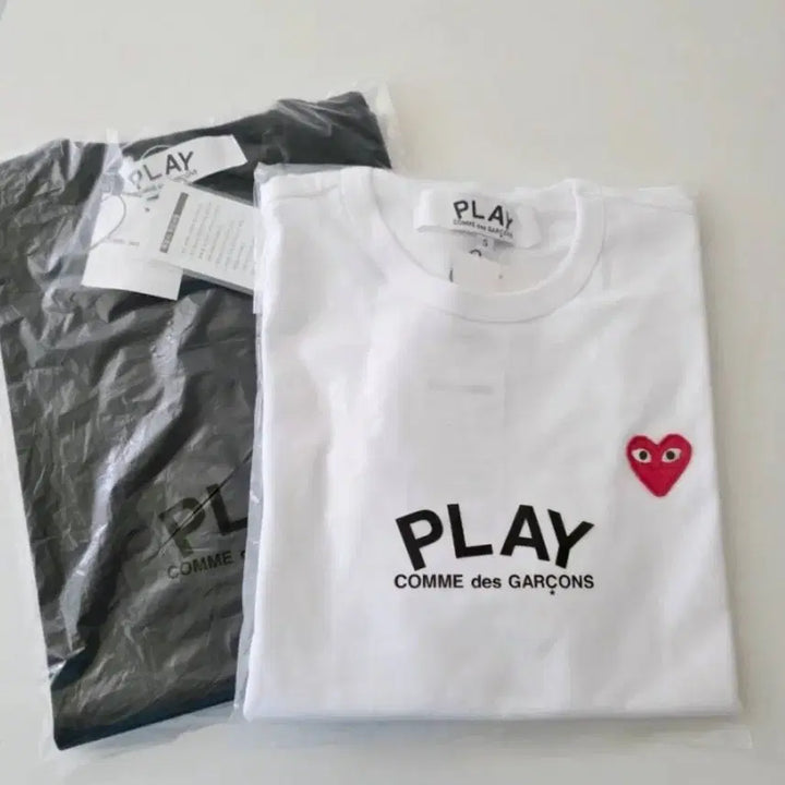 [BUNJANG] Comme des Garçons Red Heart Logo T-Shirt / 정품/무료배송) 꼼데가르송 레드와펜 반팔티 , 블랙 화이트