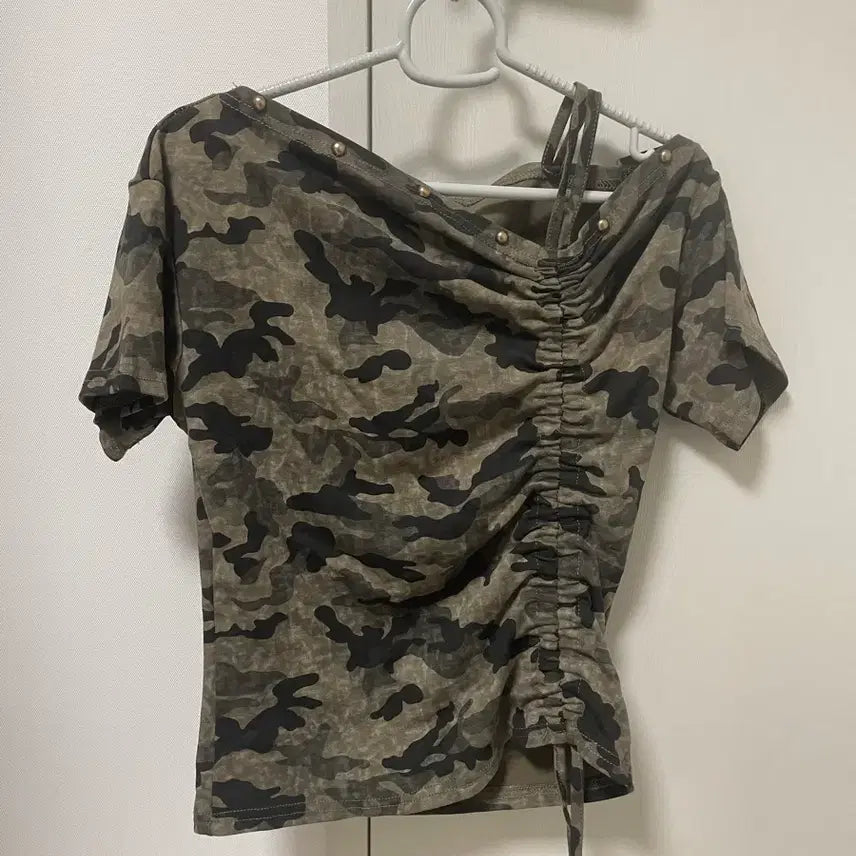 [BUNJANG] Camouflage Shirring Half Off-Shoulder Top / 카모플라쥬 셔링 하프 오프숄더
