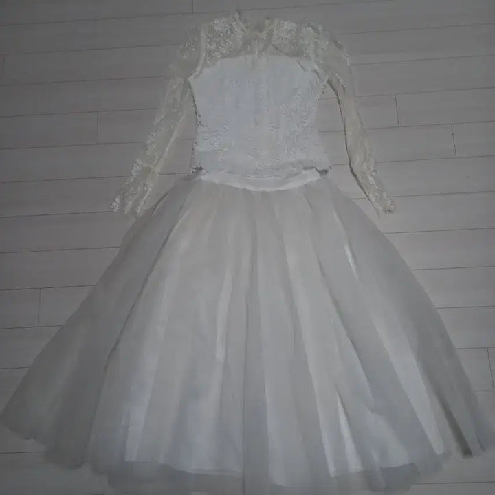 [BUNJANG] White Lace Long Sleeve Two-Piece Set for Special Occasions / 화이트 레이스 롱 슬리브 투피스 .스냅촬영.특별한날