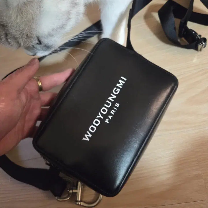 [BUNJANG] WooYoungMi Black Logo Crossbody Bag / 우영미 크로스백 팝니다