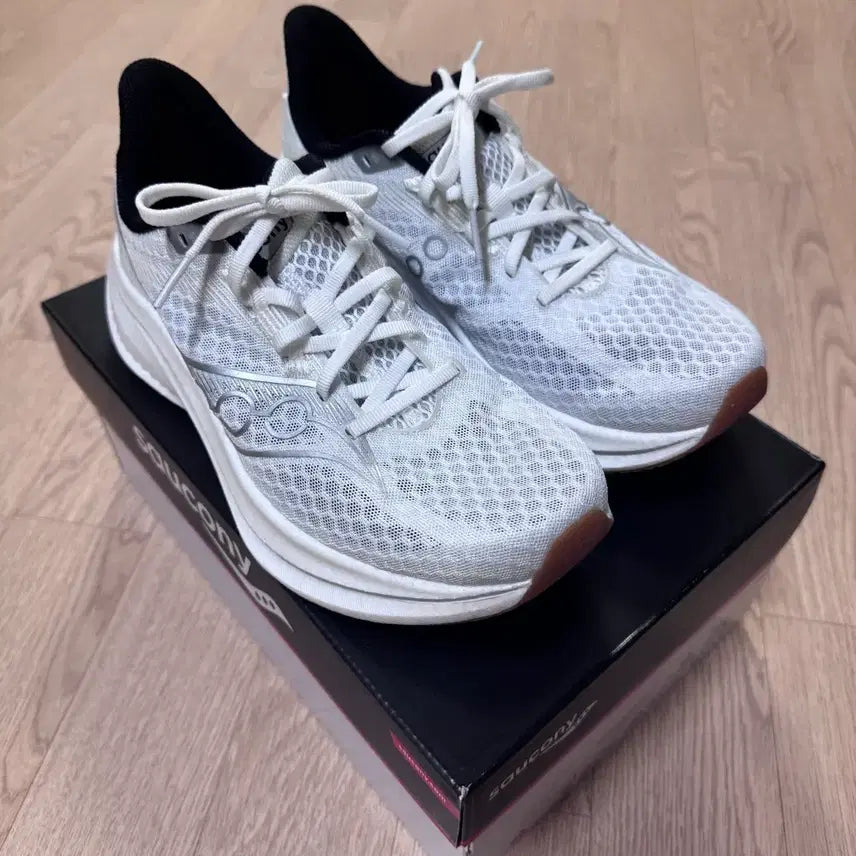 [BUNJANG] Saucony Endorphin Speed 5 White/Black Running Shoes (Size 265) / Saucony 엔돌핀 스피드 5 화이트 검(사이즈 265)