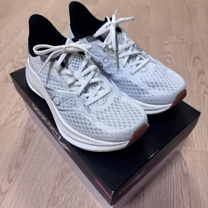 [BUNJANG] Saucony Endorphin Speed 5 White/Black Running Shoes (Size 265) / Saucony 엔돌핀 스피드 5 화이트 검(사이즈 265)