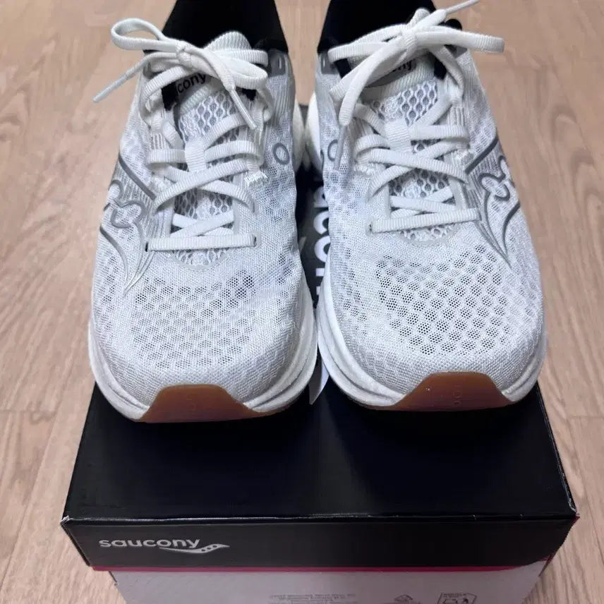 [BUNJANG] Saucony Endorphin Speed 5 White/Black Running Shoes (Size 265) / Saucony 엔돌핀 스피드 5 화이트 검(사이즈 265)
