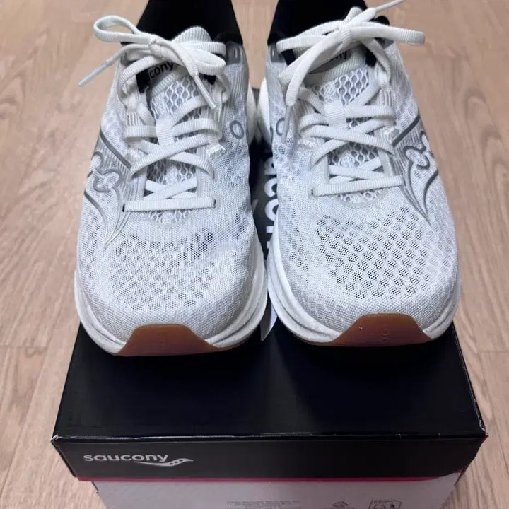 [BUNJANG] Saucony Endorphin Speed 5 White/Black Running Shoes (Size 265) / Saucony 엔돌핀 스피드 5 화이트 검(사이즈 265)