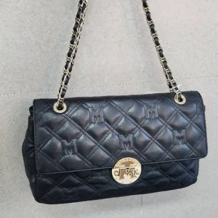 [BUNJANG] MCM Quilting Chain Shoulder Bag Black / 메트로시티 퀼팅 체인 숄더백 블랙