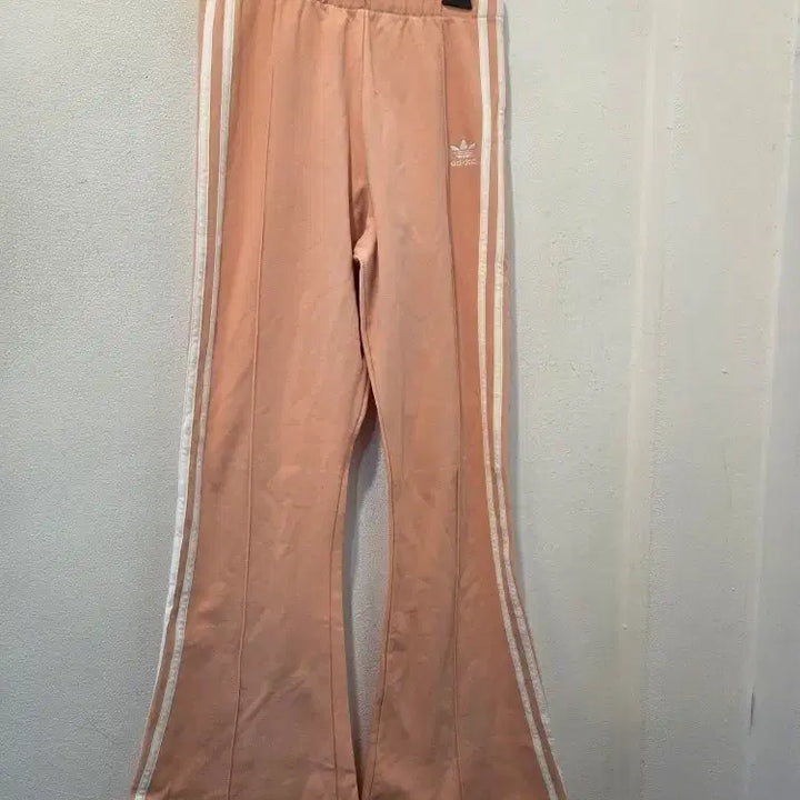 [BUNJANG] Adidas Three-Stripes Training Flare Pants / 아디다스 삼선 트레이닝 나팔 바지