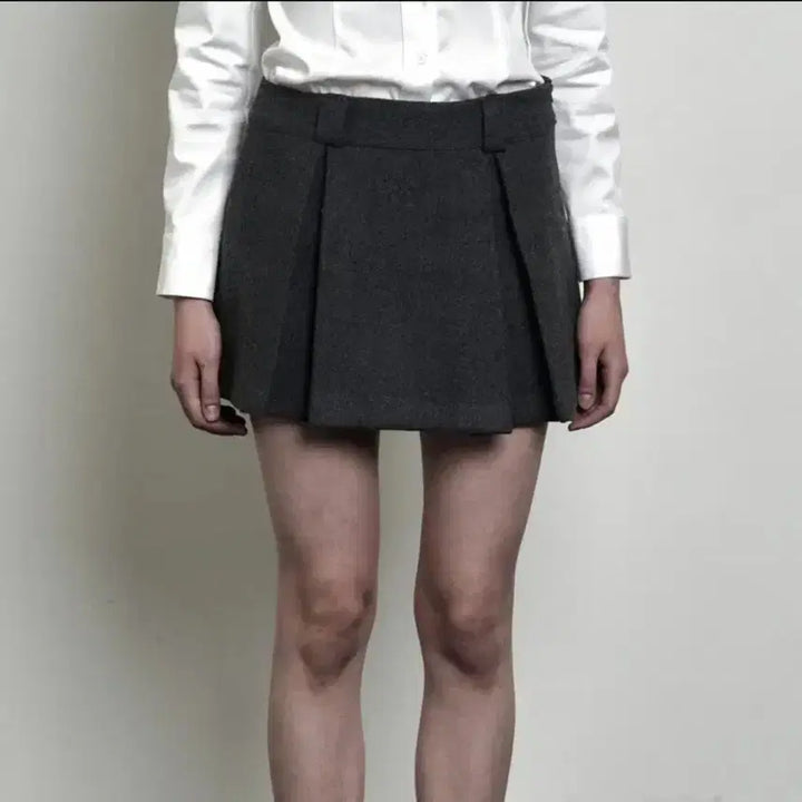 [BUNJANG] Synergyn Pleated Wool Mini Skirt Charcoal S / 시너진 플리츠 울 미니 스커트 차콜 S
