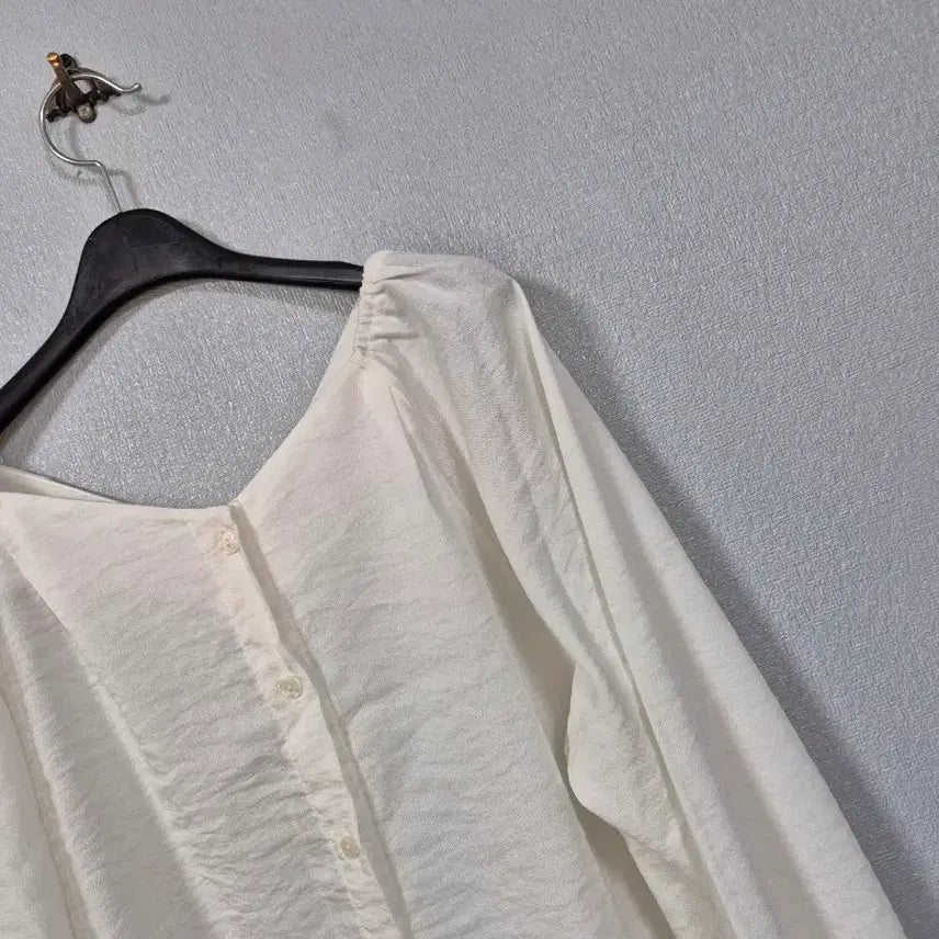 [BUNJANG] V-Neck Rayon Blend Blouse Size 66 / 브이넥 레이온혼방 블라우스 66