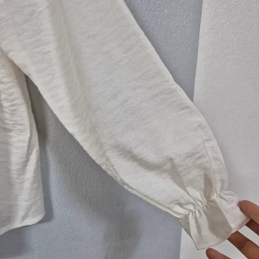 [BUNJANG] V-Neck Rayon Blend Blouse Size 66 / 브이넥 레이온혼방 블라우스 66