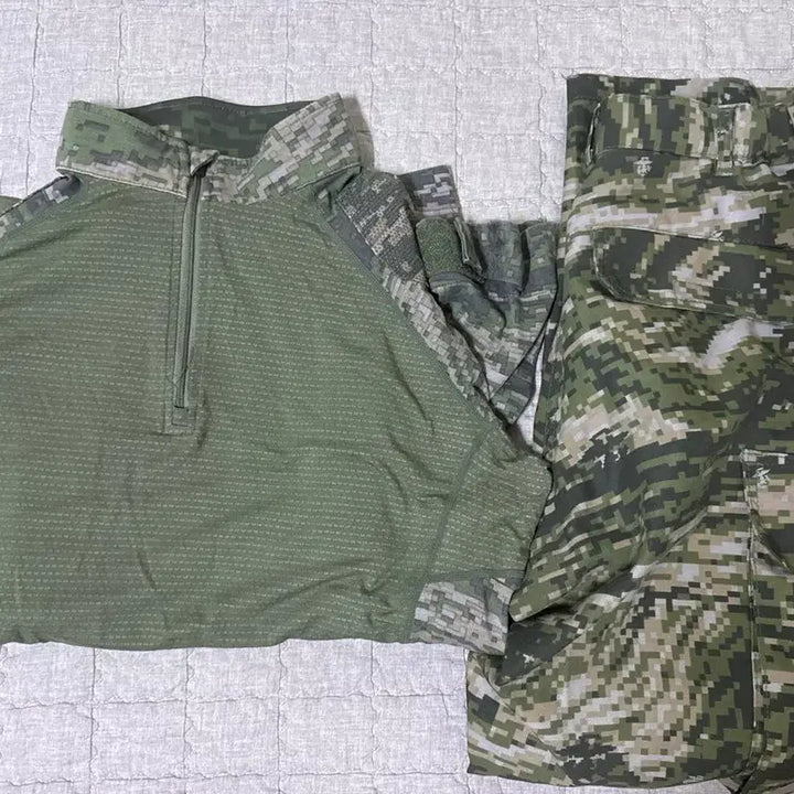 [BUNJANG] ROK Marine Corps Combat Uniform Set: Trousers &amp; Combat Shirt (Digital Camo) / 해병대 전투복 하의 해병대 컴뱃셔츠