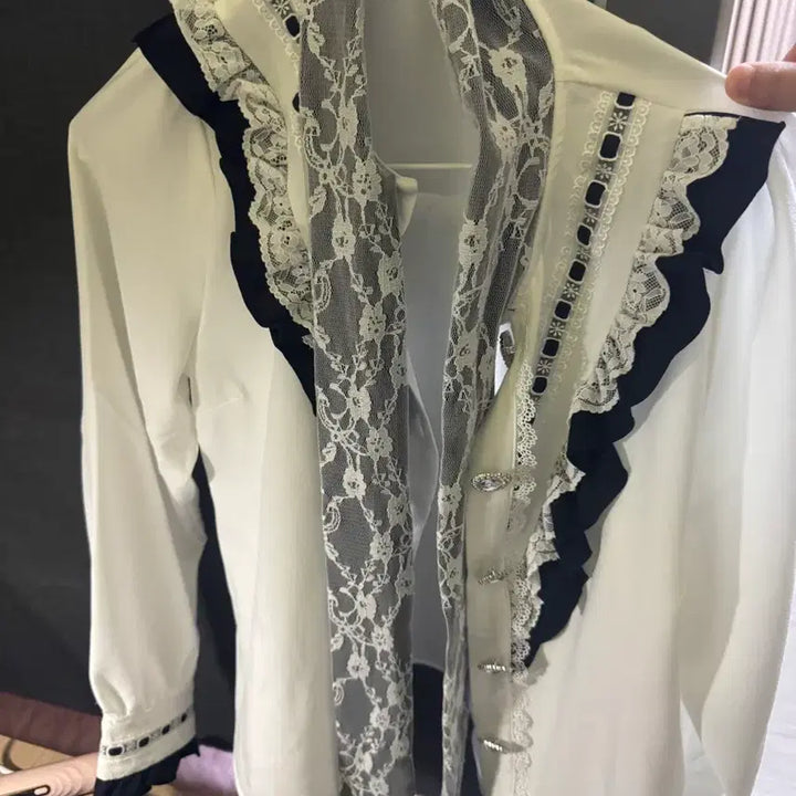 [BUNJANG] Dimarub Ribbon Blouse (Jirai-kei Style) / 디마럽 리본 블라우스 지뢰계 양지뢰