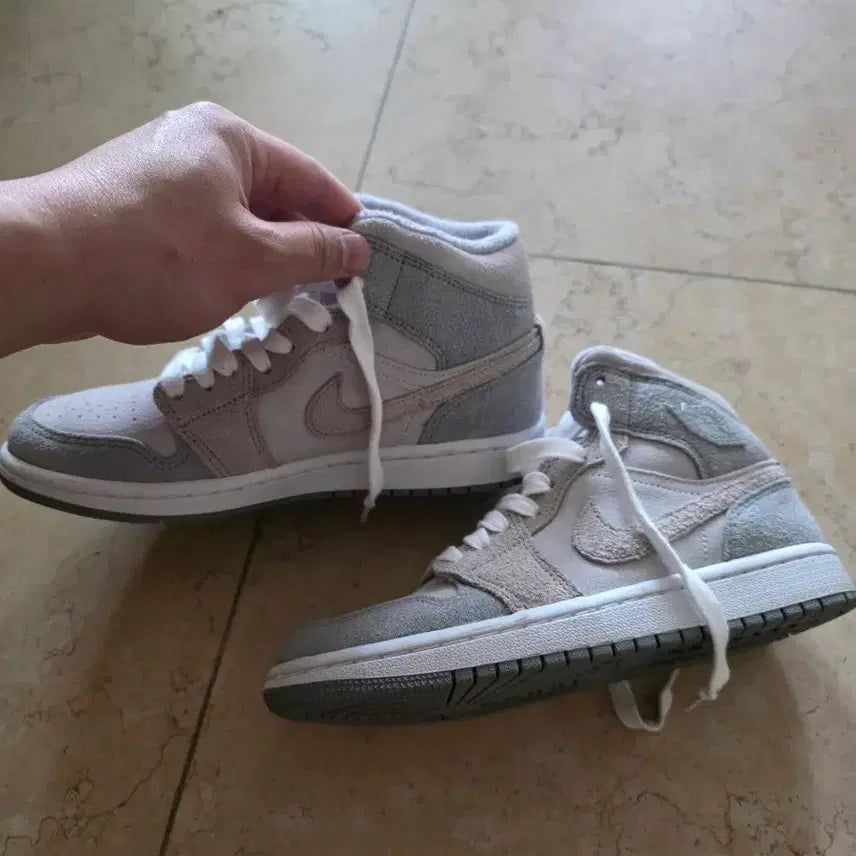 [BUNJANG] Nike Air Jordan 1 Mid Grey Suede Sneakers / 나이키 에어 조던 1 미드 회색 스웨이드 운동화