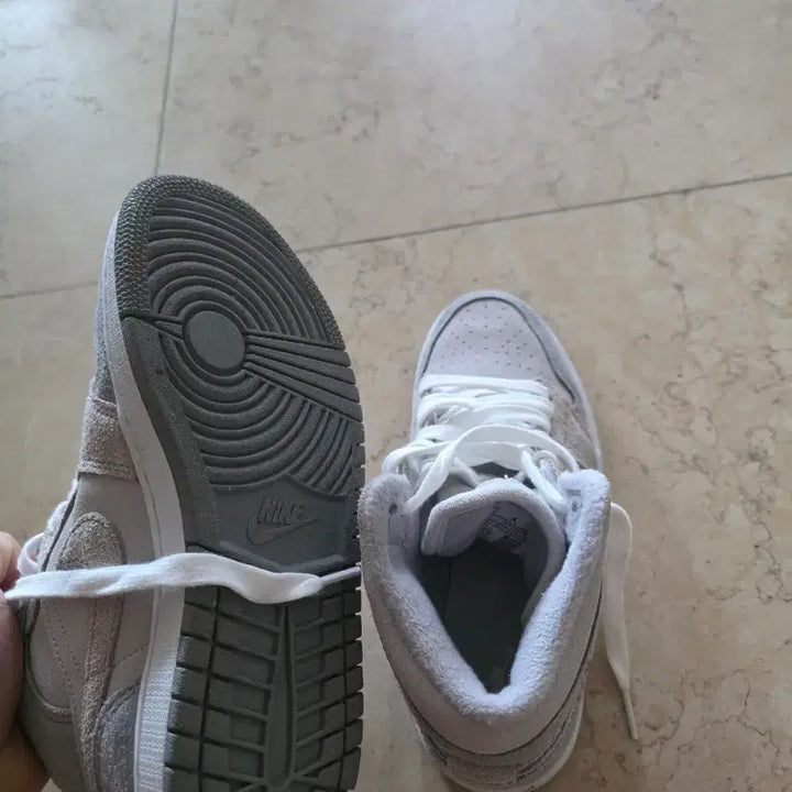 [BUNJANG] Nike Air Jordan 1 Mid Grey Suede Sneakers / 나이키 에어 조던 1 미드 회색 스웨이드 운동화