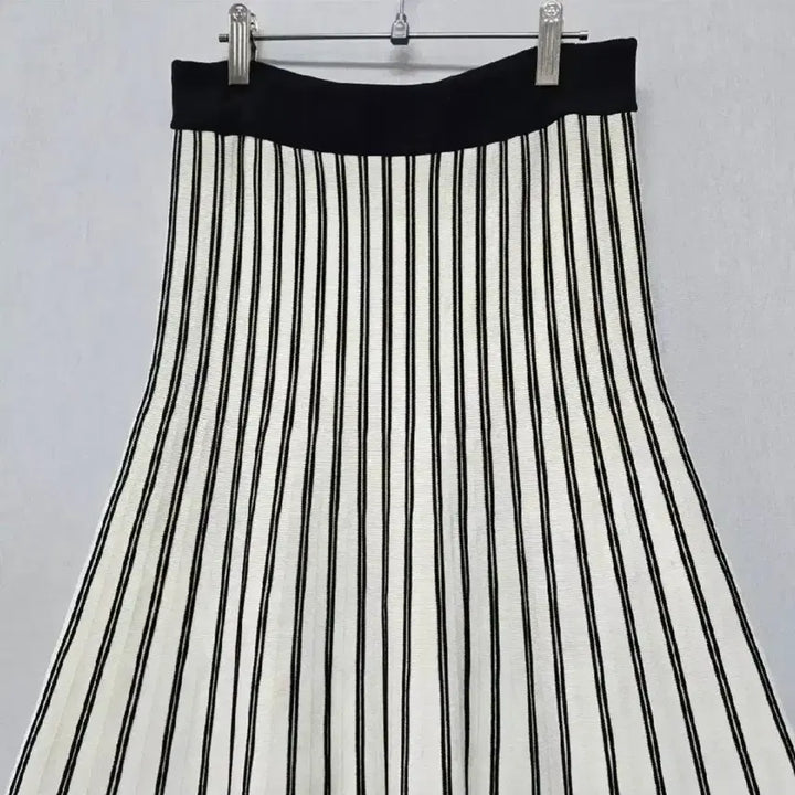 [BUNJANG] Maje Pleated Stripe Skirt / maje 마쥬 플리츠 스트라이프  스커트 2(M)사이즈