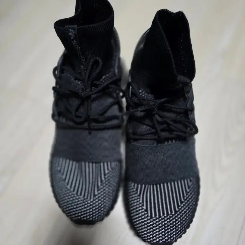[BUNJANG] Adidas Tubular Doom Black Sneakers / 아디다스 튜블라 둠 블랙 운동화