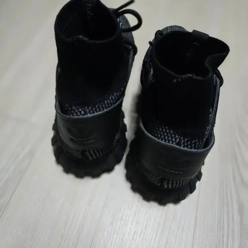 [BUNJANG] Adidas Tubular Doom Black Sneakers / 아디다스 튜블라 둠 블랙 운동화