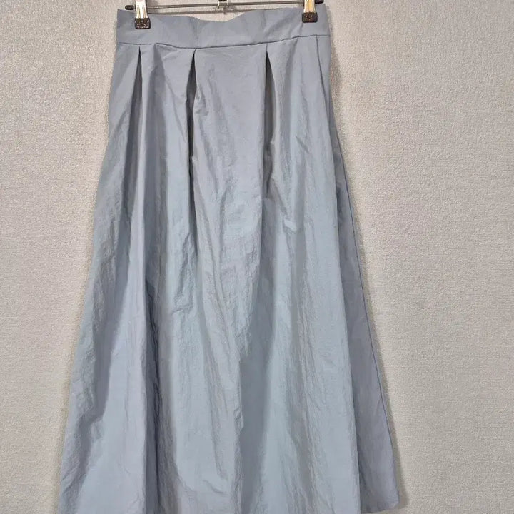 [BUNJANG] Light Blue Nylon Blend Pleated Long Skirt (Size 55-66) / 하늘색 나일론면 플리츠스커트 55~66