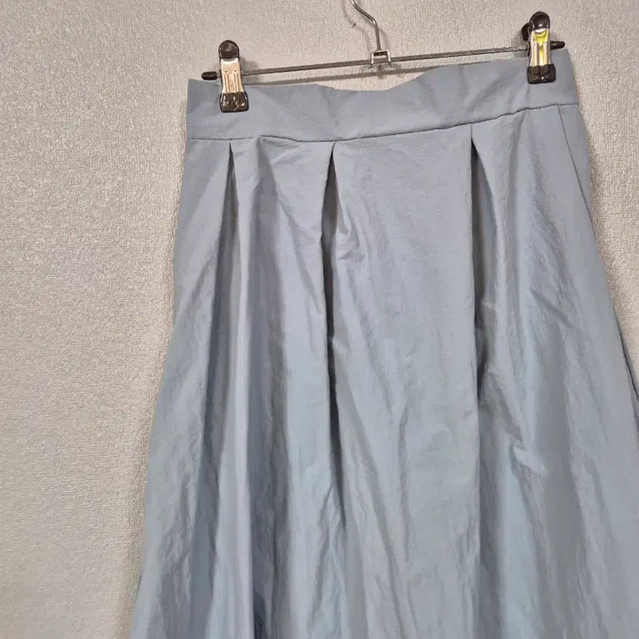[BUNJANG] Light Blue Nylon Blend Pleated Long Skirt (Size 55-66) / 하늘색 나일론면 플리츠스커트 55~66