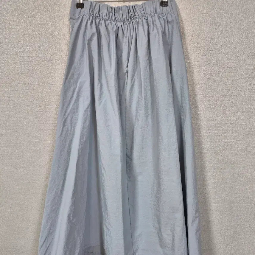 [BUNJANG] Light Blue Nylon Blend Pleated Long Skirt (Size 55-66) / 하늘색 나일론면 플리츠스커트 55~66
