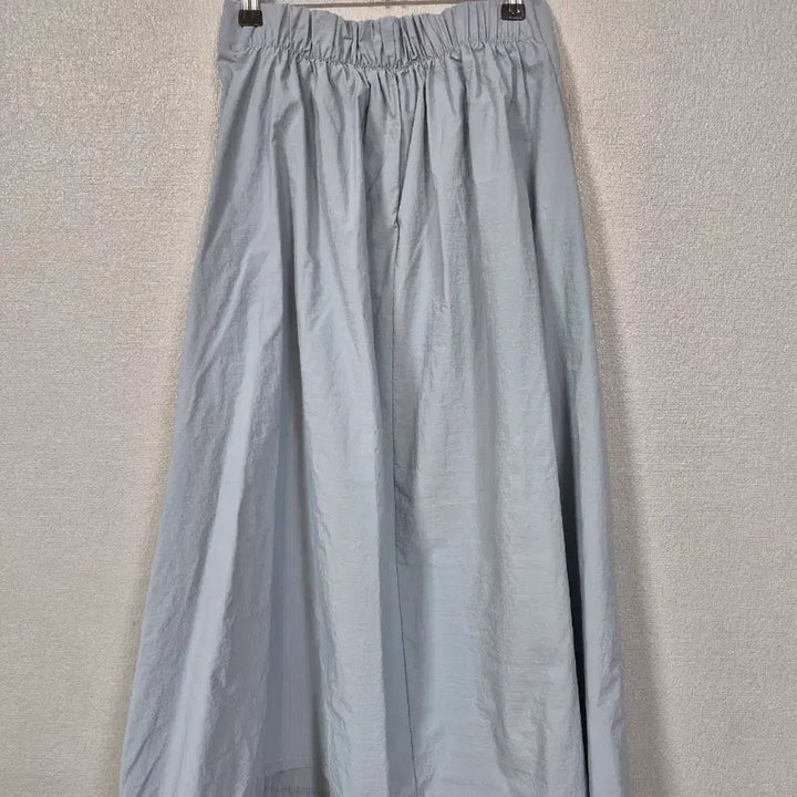 [BUNJANG] Light Blue Nylon Blend Pleated Long Skirt (Size 55-66) / 하늘색 나일론면 플리츠스커트 55~66