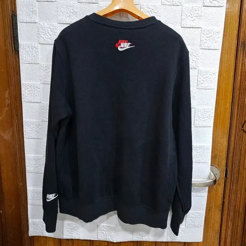 [BUNJANG] Nike Black Swoosh Sweatshirt / 나이키 블랙 스우시 맨투맨