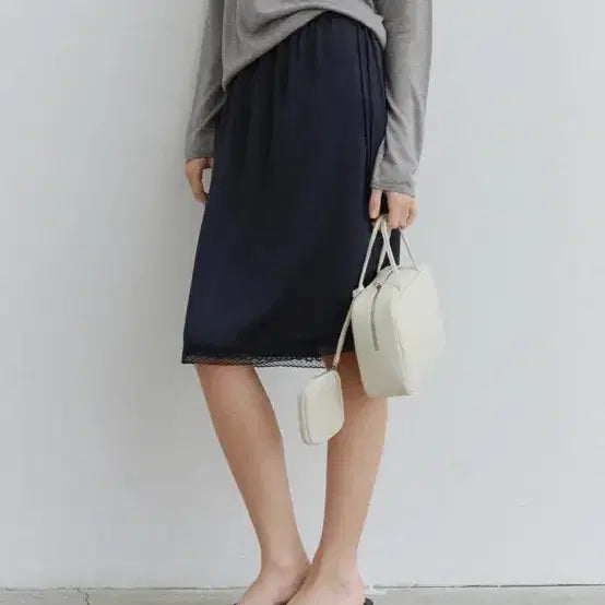 [BUNJANG] YURAGO Satin Lace Midi Skirt / 유라고 새틴 레이스 미디 스커트 satin lace midi skirt