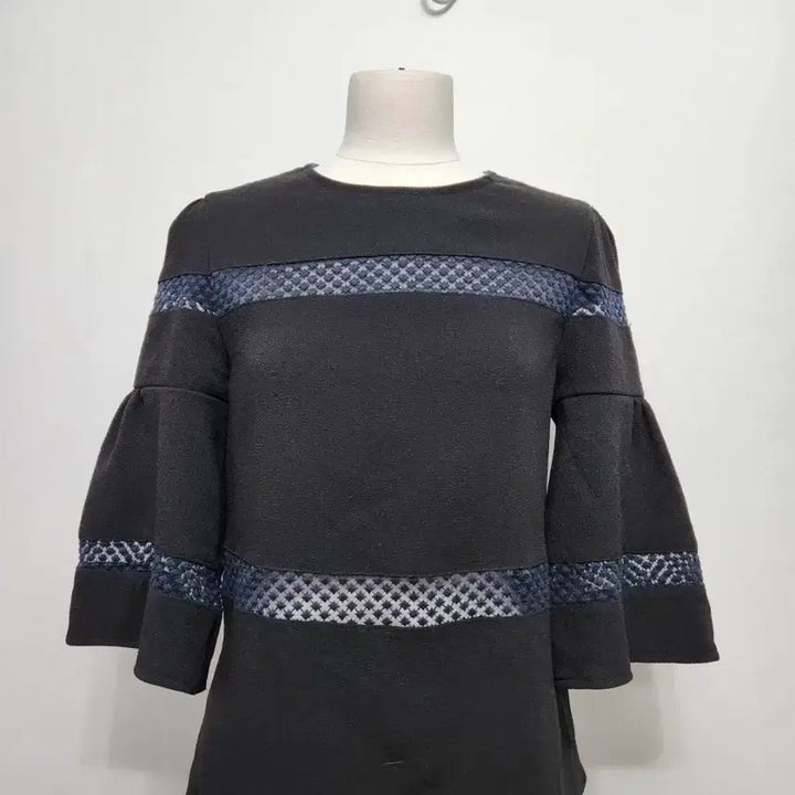 [BUNJANG] Maje Lace Flare Sleeve Blouse Black Size 1 / 마쥬 레이스 플레어 소매 블라우스