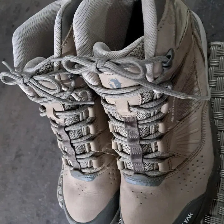 [BUNJANG] Blackyak Gore-Tex Hiking Boots Beige 260mm / 블랙야크 고어텍스 등산화 260
