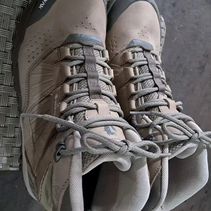 [BUNJANG] Blackyak Gore-Tex Hiking Boots Beige 260mm / 블랙야크 고어텍스 등산화 260
