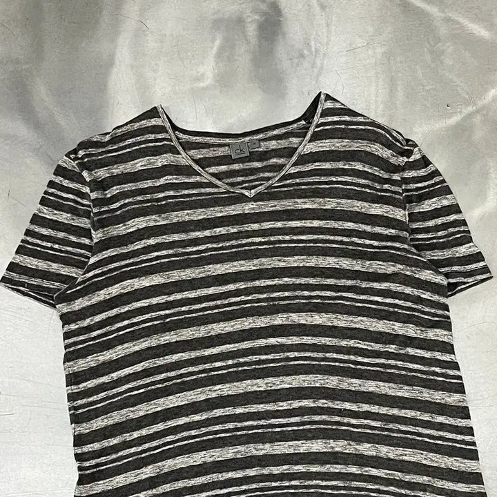 [BUNJANG] Calvin Klein Striped V-Neck Short Sleeve T-Shirt / 캘빈클라인 스트라이프 브이넥 반팔티 y16621