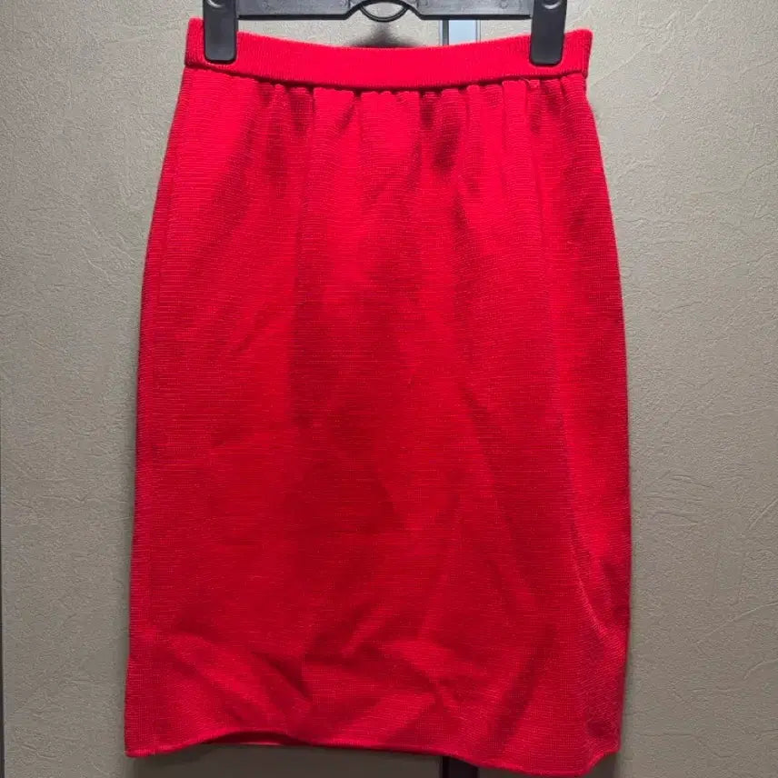 [BUNJANG] Vintage Red Point Sporty Outfit Set / 빈티지 레드 포인트 스포티 코디 세트