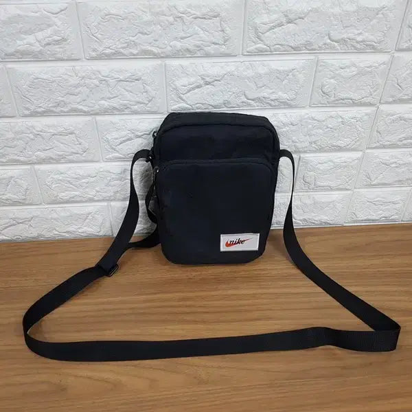 [BUNJANG] Nike Unisex Crossbody Bag / 나이키 크로스백 (남여공용)