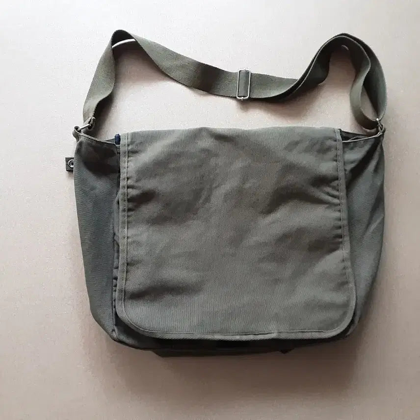 [BUNJANG] Vintage Messenger Bag Khaki / 빈티지 메신저백 카키