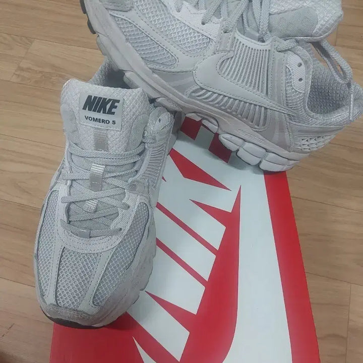 [BUNJANG] Nike Zoom Vomero 5 Sneakers / 나이키 줌보메로5 사이즈255팝니다