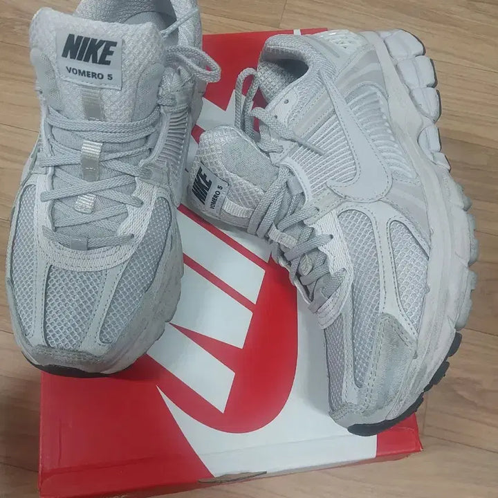 [BUNJANG] Nike Zoom Vomero 5 Sneakers / 나이키 줌보메로5 사이즈255팝니다
