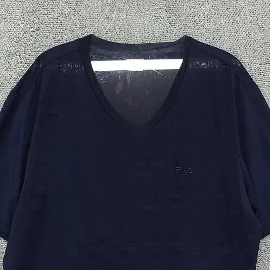 [BUNJANG] Fila Navy V-Neck Short Sleeve T-Shirt / 휠라 네이비 브이넥 반팔티 105