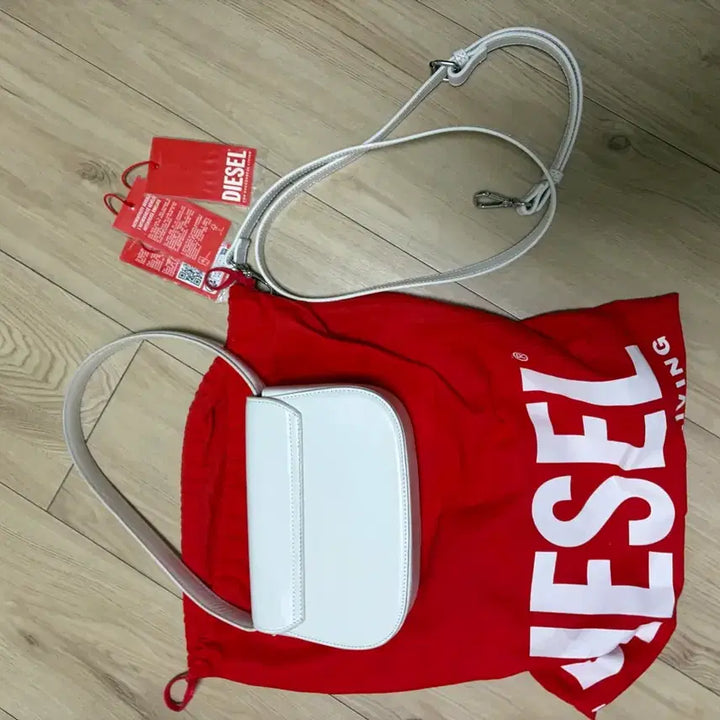 [BUNJANG] Diesel 1DR Shoulder Bag White / 디젤 1DR 숄더백 화이트
