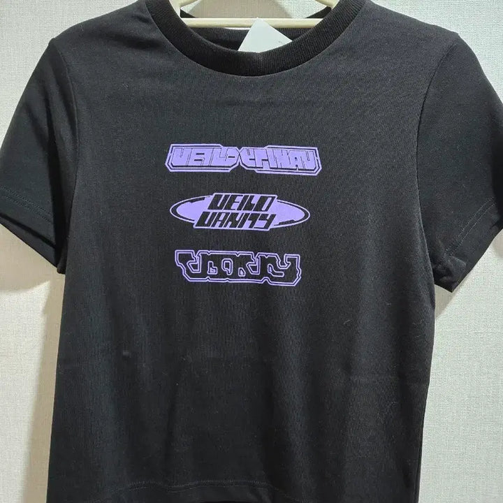 [BUNJANG] Veiled Vanity Stack Logo Crop Black T-Shirt (New) / 베일드베니티 스택 로고 크롭 블랙 티셔츠 새상품