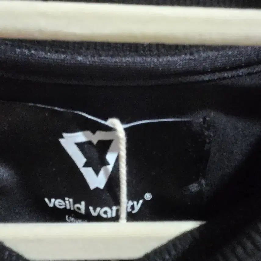 [BUNJANG] Veiled Vanity Stack Logo Crop Black T-Shirt (New) / 베일드베니티 스택 로고 크롭 블랙 티셔츠 새상품