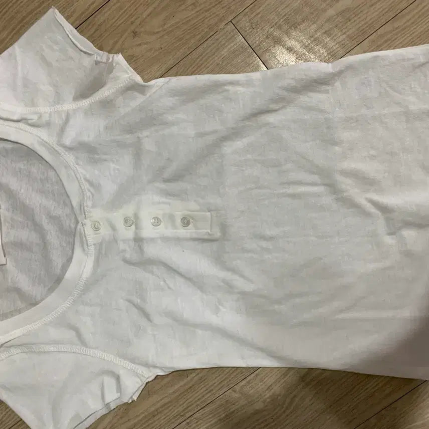[SOLD OUT] 베지터블샬럿 버튼 반팔 티셔츠 아이보리 새제품