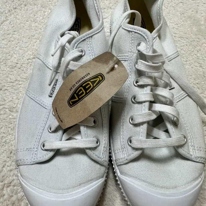 [BUNJANG] KEEN White Sneakers 280 / 킨 KEEN 화이트 스니커즈 280